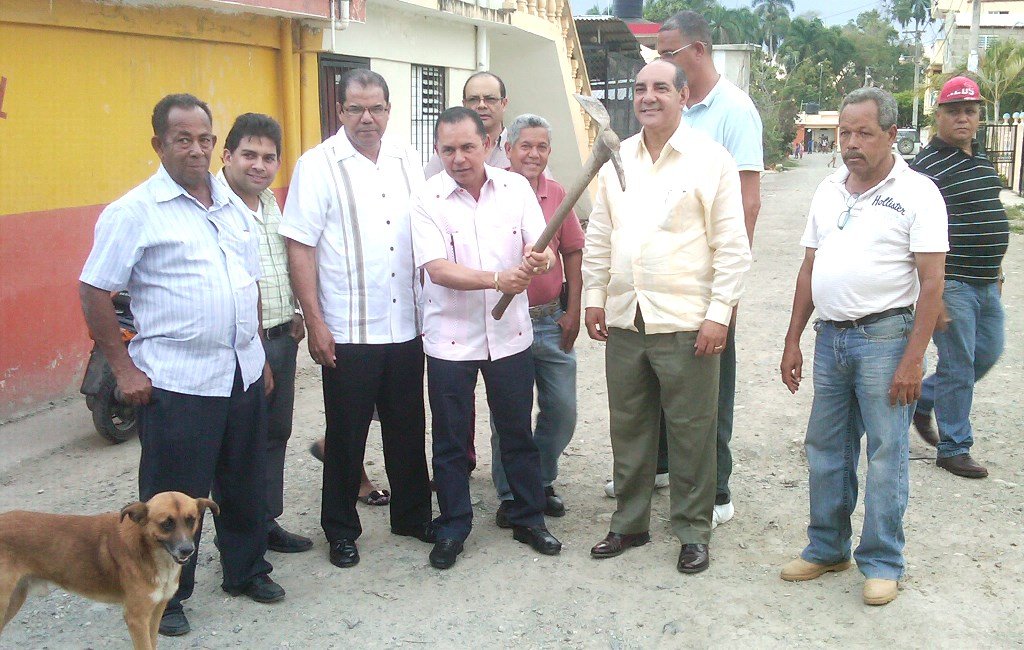 Alcalde de Moca da Primer Picazo en el Barrio Manuel Rodríguez